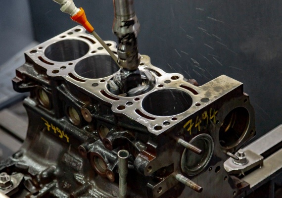 Engine block honing